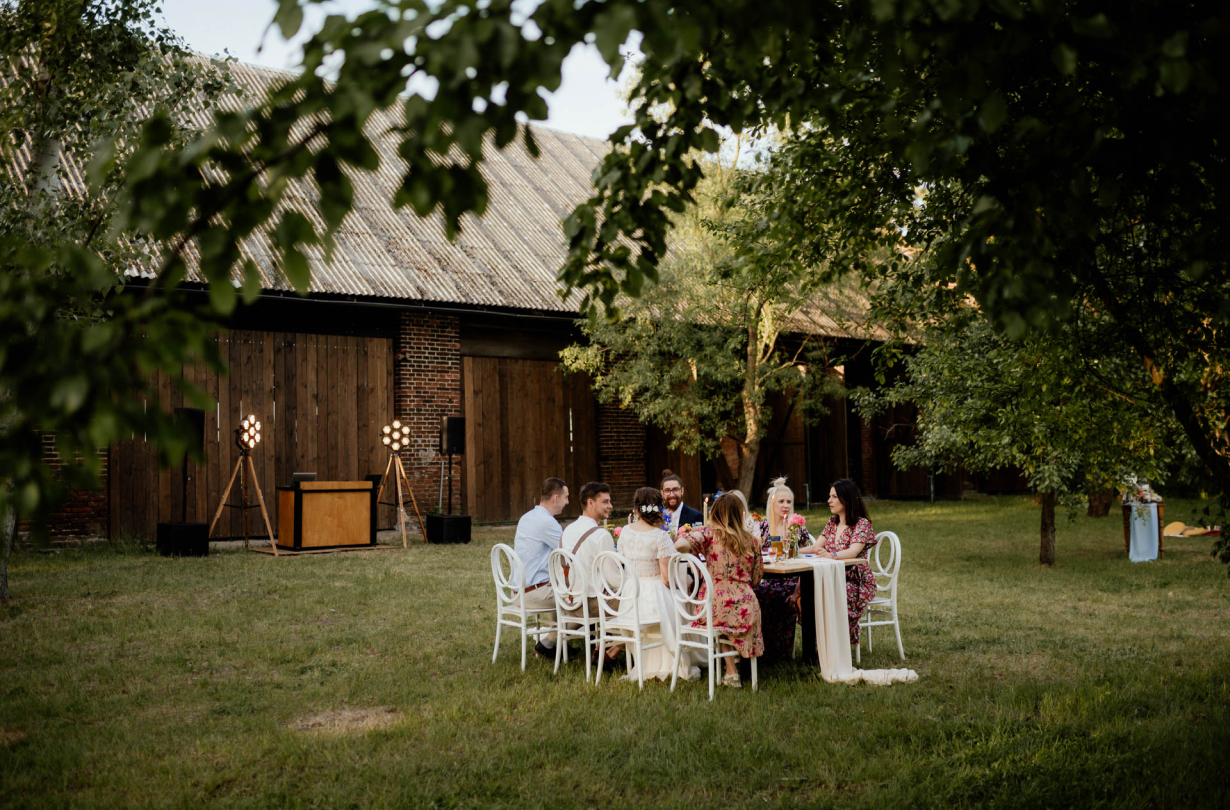 Impreza firmowa blisko natury - garden party z przyjaciółmi w Obiekt Lato.